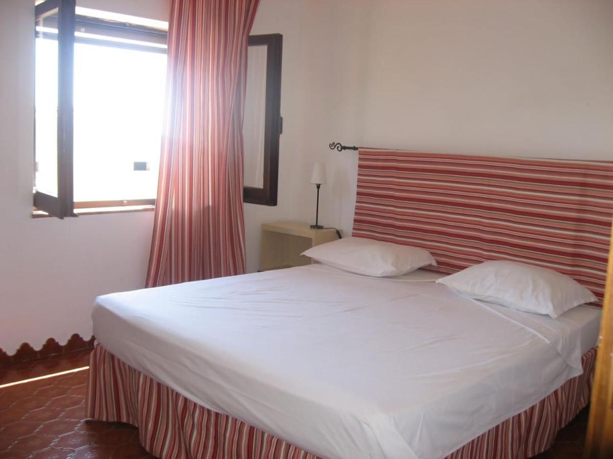 Nice Apartments In Waterfront Villa In Bosa Porto Alabe Tresnuraghes Exteriör bild